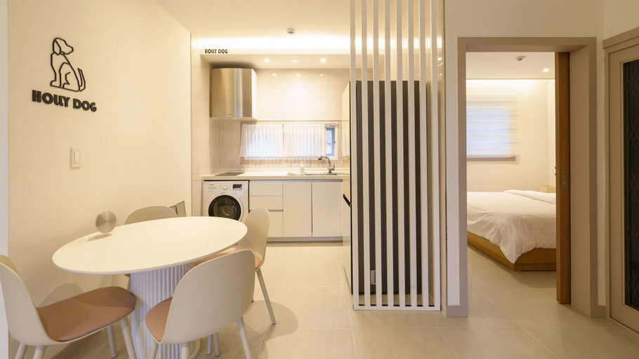 Room 3, Taean Holy Dog Pool Villa, Taean