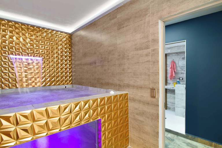 Indoor spa tub 2, Provenza 5BR Jacuzzi 1 Block from Lleras, Medellín