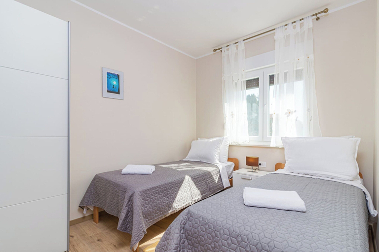 Room 4, Apartment in Medulin Near Bijeca Beach, Medulin