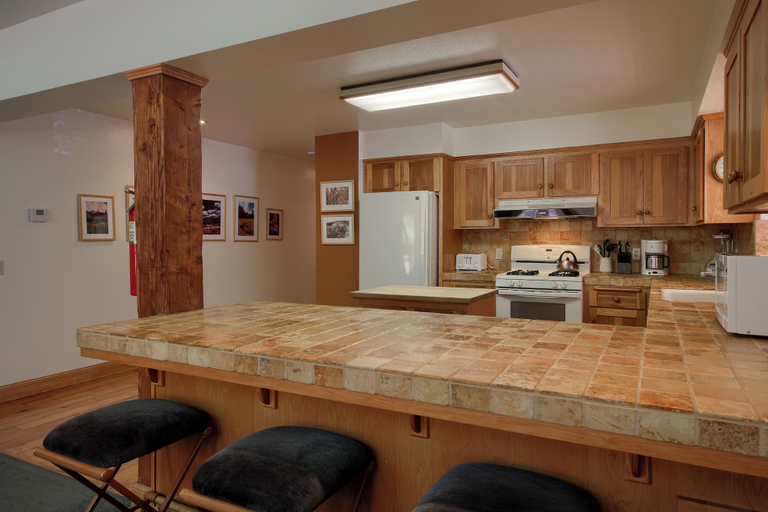 Interior 4, Jolie Cabin, Mariposa