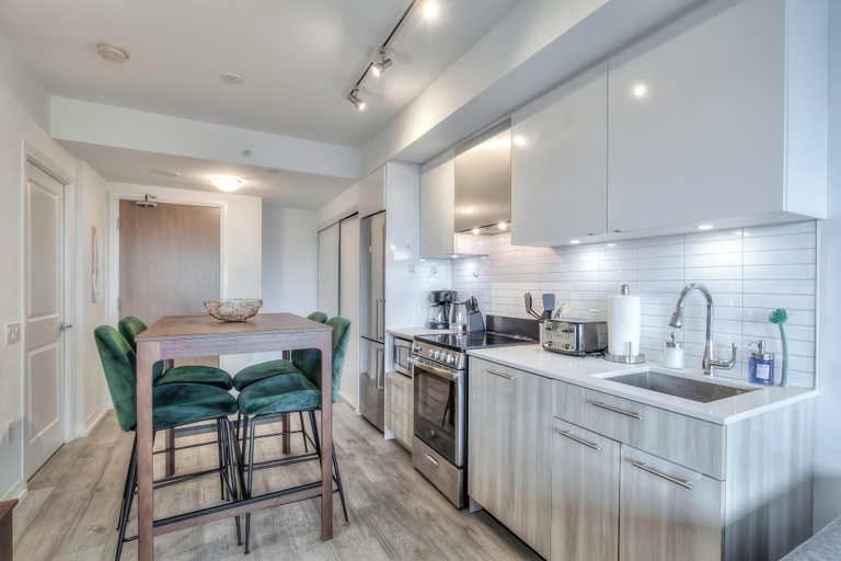 Private kitchen 5, The Dundas Suites, Toronto
