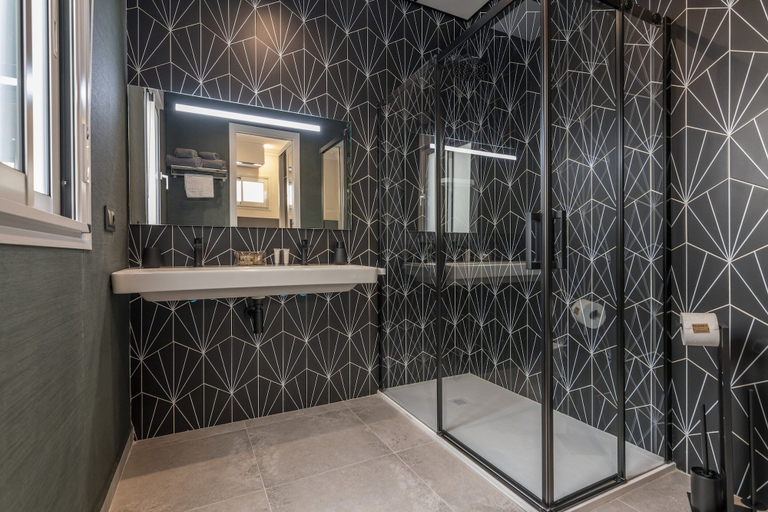 Bathroom 2, Ayamonte Central: City Apartment, Huelva