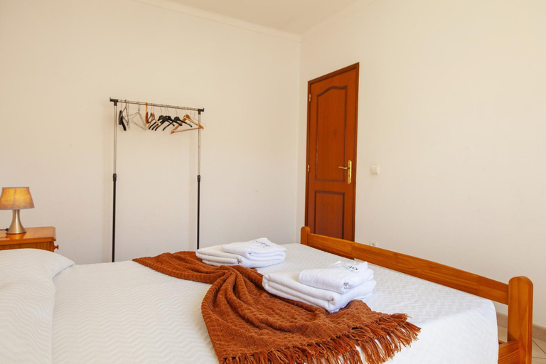 Room 5, FF 02 - Bedroom 2 in Sea Breeze Guesthouse, Lagos