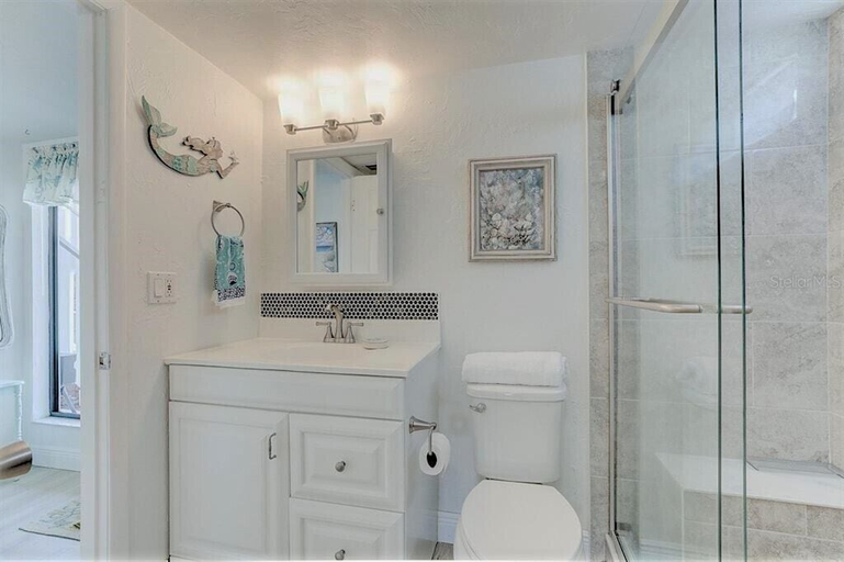 Bathroom, Runaway Bay, Manatee