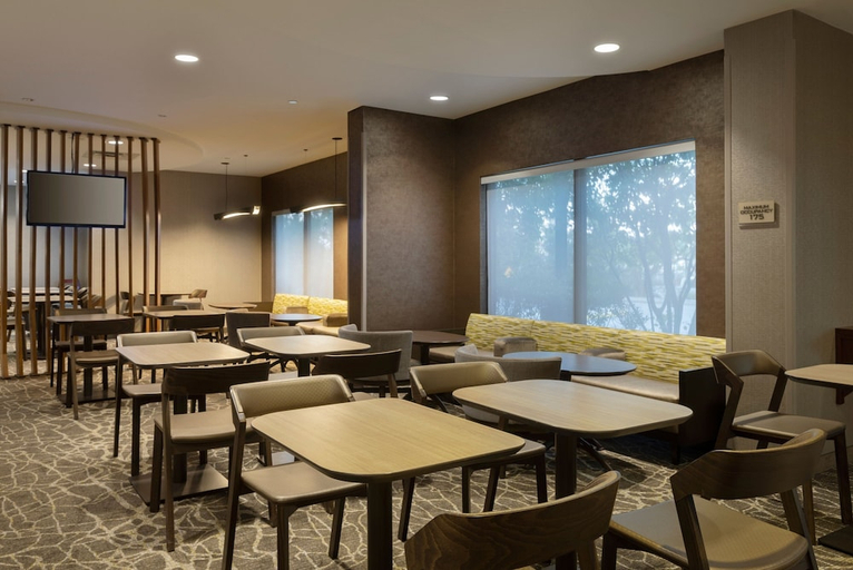 Food & Drinks 5, SpringHill Suites by Marriott Newark Liberty International, Newark