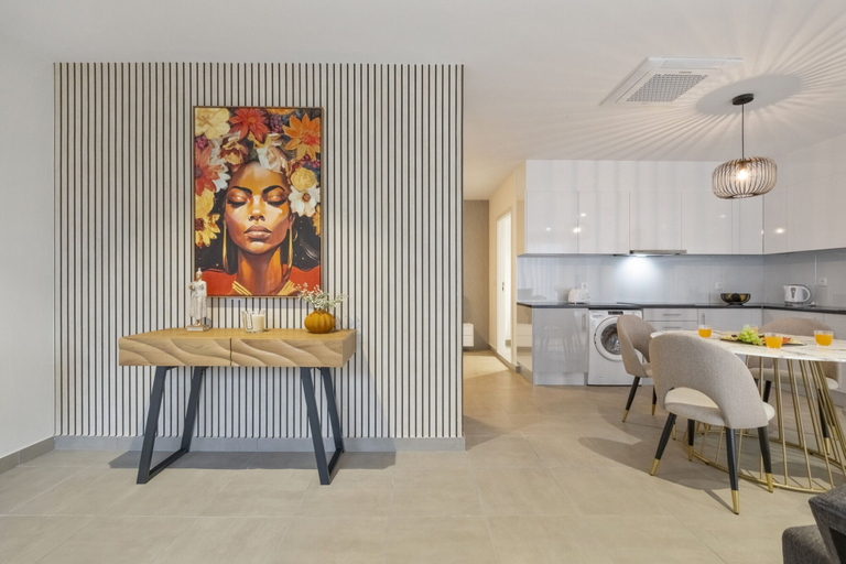 Room 5, Sunflower Gem by Homie, Santa Cruz