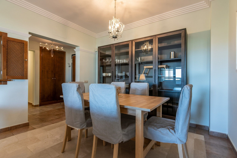 Dining 4, 2-bedroom Apartment With Pool, Huelva
