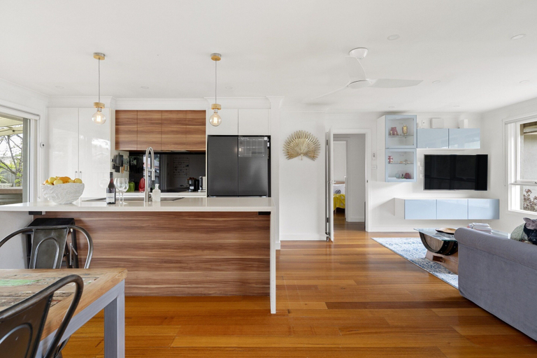Private kitchen 2, Relaxed Bayside Stay With Outdoor Space, Melbourne