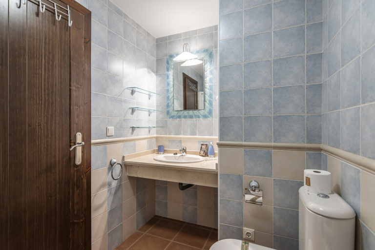 Bathroom 3, 3-bedroom Apartment With Pool, Huelva