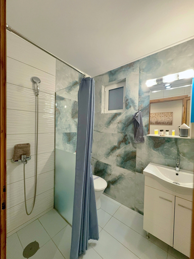 Bathroom 5, Aloha Inn, Attica