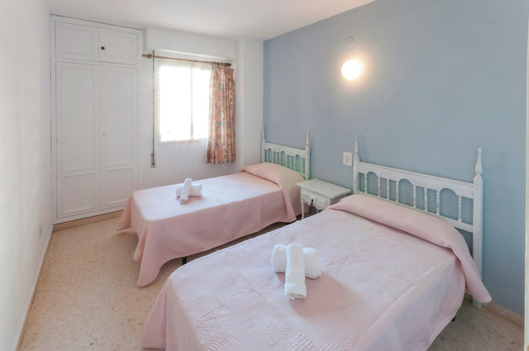 Room 5, Piropo - Apartment In Grau I Platja, Valencia
