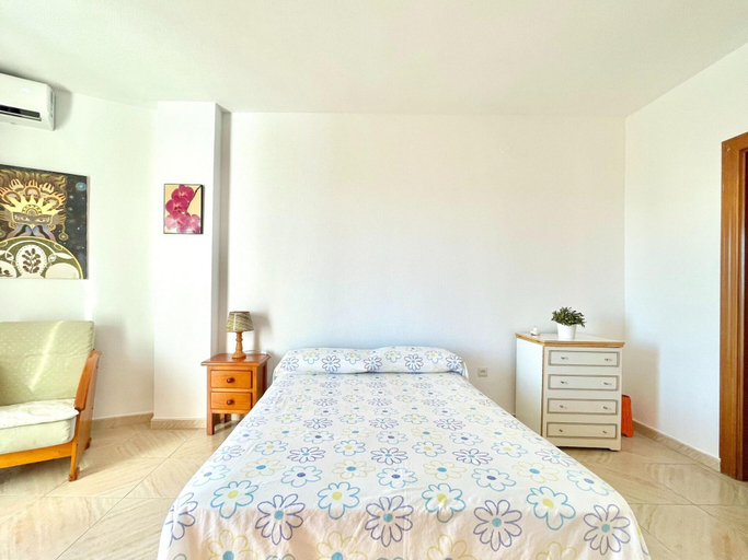 Room 4, Apartment in Malaga With Sea Views & Pool, Málaga
