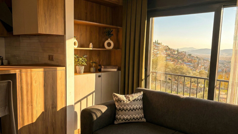 Living area 5, TopTepeHome, Tire