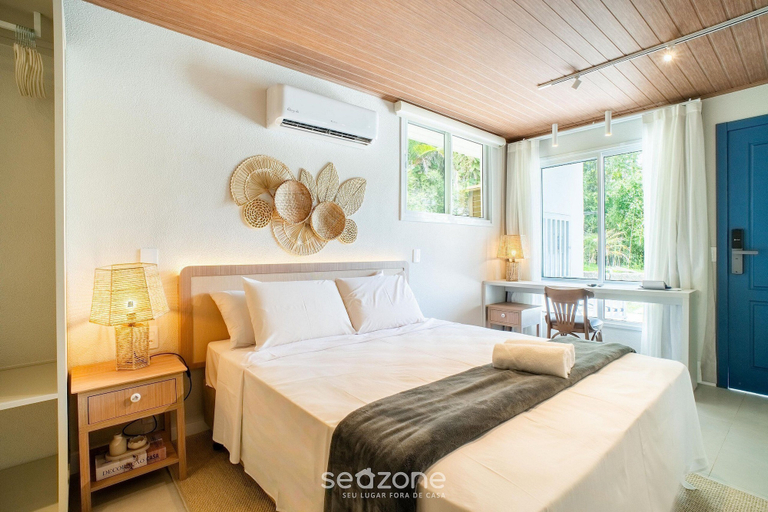 Room 4, Beachfront Condominium in Morro das Pedras - Ftss, Florianopolis