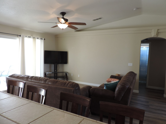 Interior 4, Talley it up to a Great Time in Havasu!, Mohave