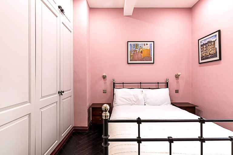 Bedroom 3, Book Lovers West End Home, London