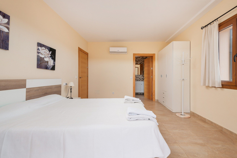 Room 4, Sa Xorca - Villa With Private Pool In Santanyi, Baleares