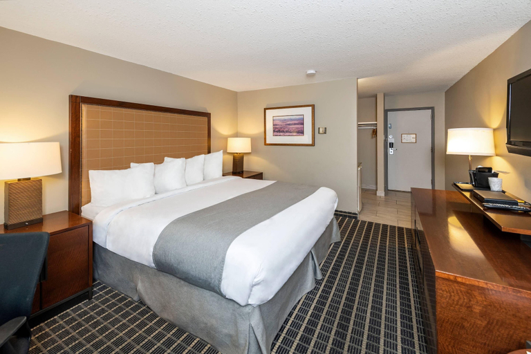 Bedroom 4, Clarion Pointe Medicine Hat Saamis Tepee, Division No. 1