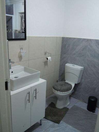 Bathroom 5, Daeka Guesthouse, Ekurhuleni