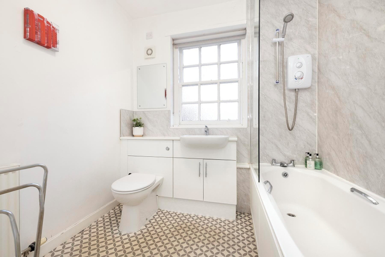 Bathroom 4, Charming City Apartment on Royal Mile, Edinburgh