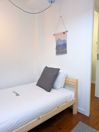 Room 4, Liiiving in Porto - Downtown Comfort House, Porto