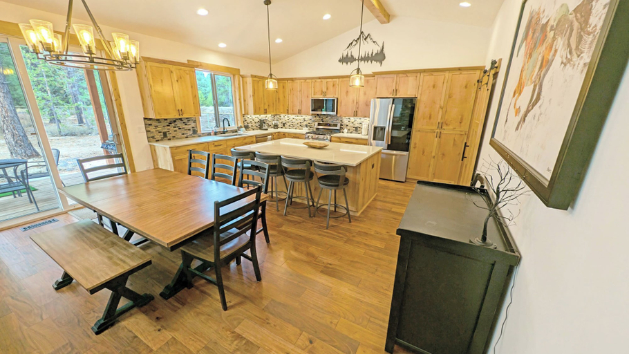 Interior 4, 56593 Celestial Dr, Deschutes