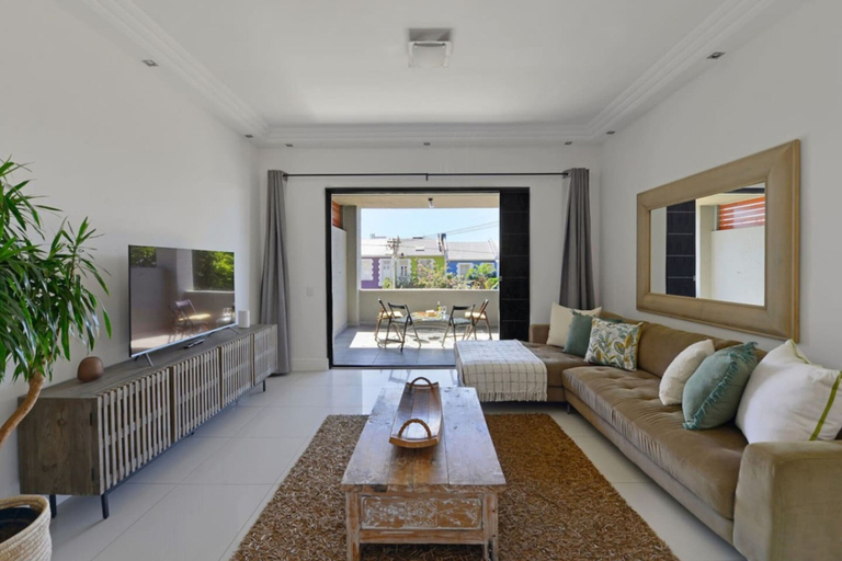 Room 4, Modern 2-bed Green Point Haven Stylish Central, City of Cape Town