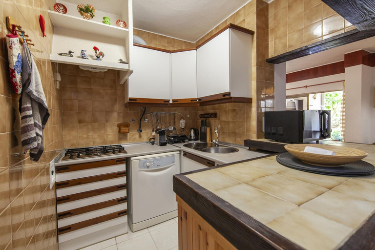 Room 2, B92 - Sol Nascente 2 Bed Apartment in Lagos, Lagos