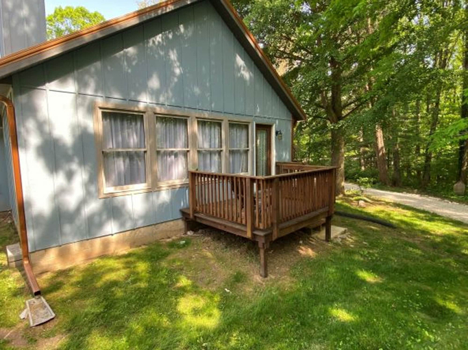 Room 5, Private Room w Shared Pool Hot Tub and Fire Pit, Monroe