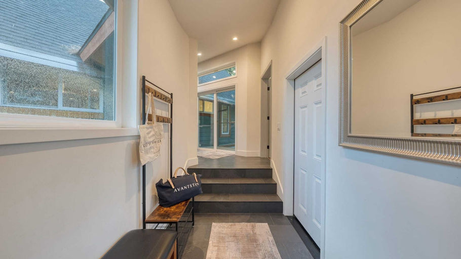Interior 4, Retreat With Lake Access, Deck & Modern Interior Agate Peak by Avantstay, Placer