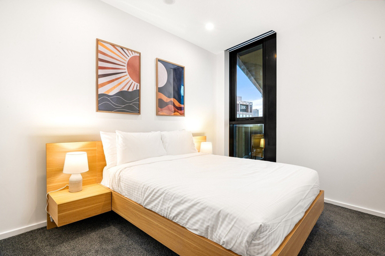 Room 5, Modern City Views Escape With Gym Access, Melbourne