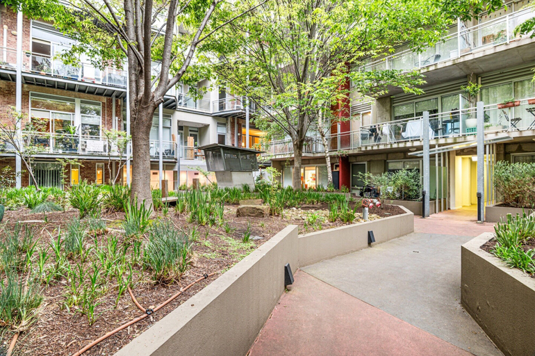 Reception, Peaceful 2-Bed Apartment with Gym & Pool, Melbourne