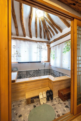 Bathroom 4, Jukrokjungsa hanokstay, Gurye