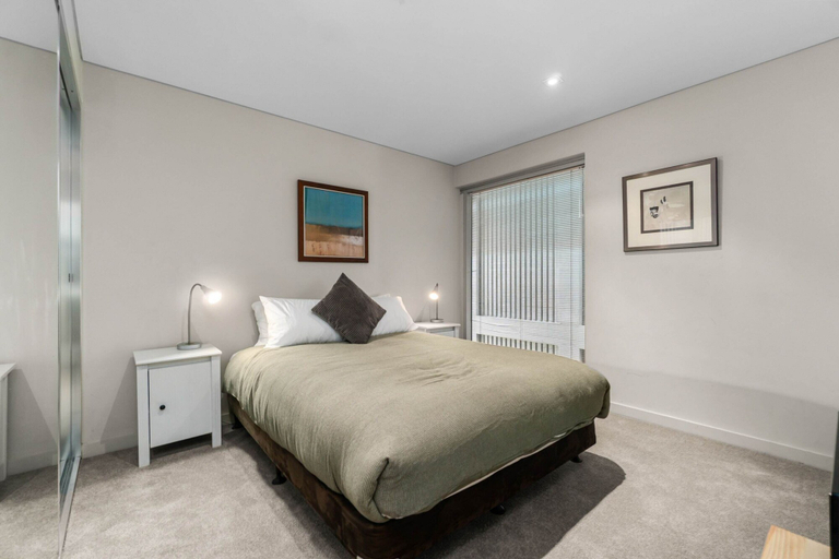 Room 3, 2-bed City Retreat With Gym and Pool Access, Adelaide