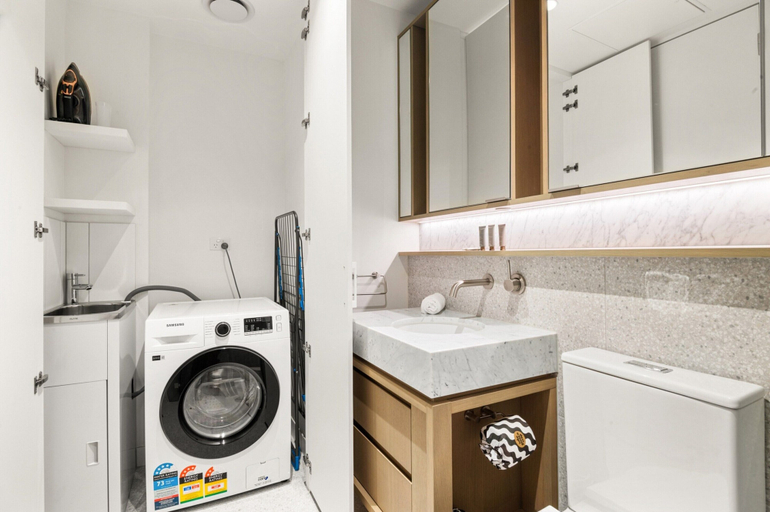 Bathroom 4, Brand-new 2-bed With Rooftop Access, Melbourne
