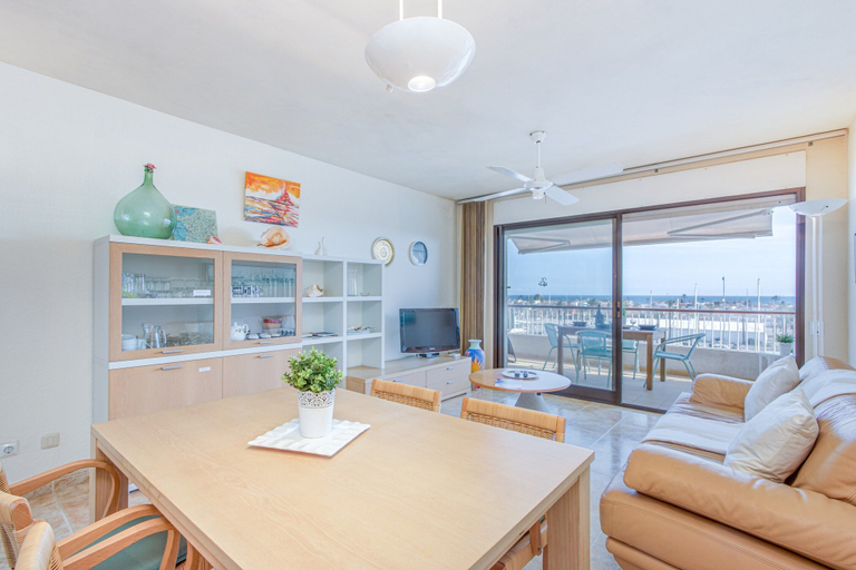 Dining 4, Apartment in Empuriabrava With Sea Views, Girona
