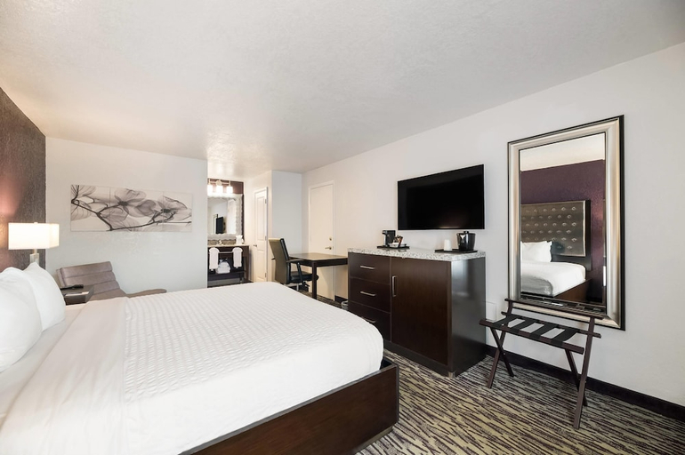 Bedroom 3, Clarion Inn & Suites Across From Universal Orlando Resort, Orange