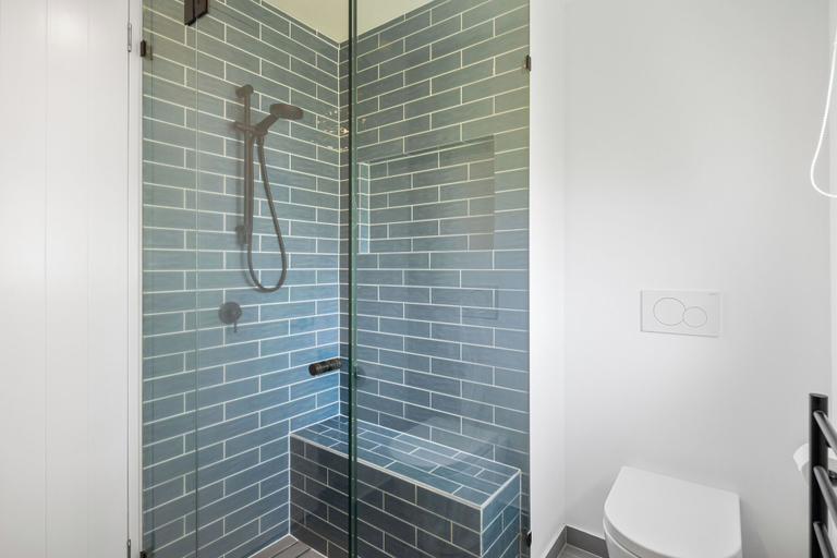 Bathroom 5, Thirty-Nine Albatross, Gold Coast