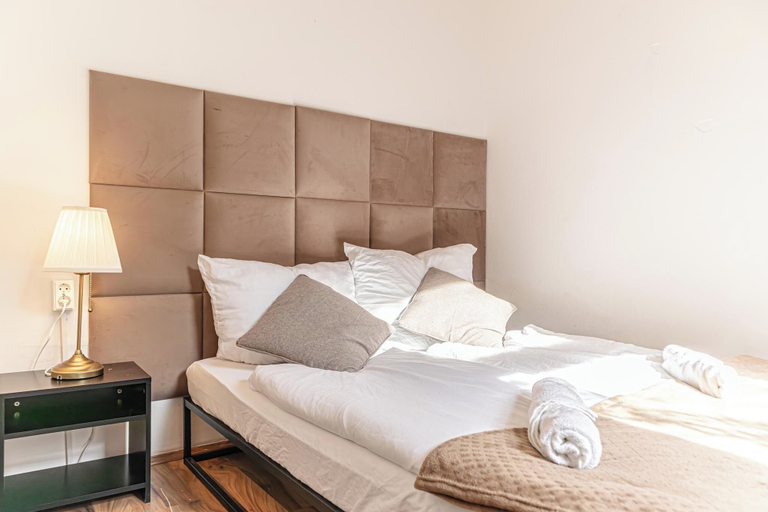 Room 2, Comfy 2BR Apt Near U6 Station Long Stay, Wien