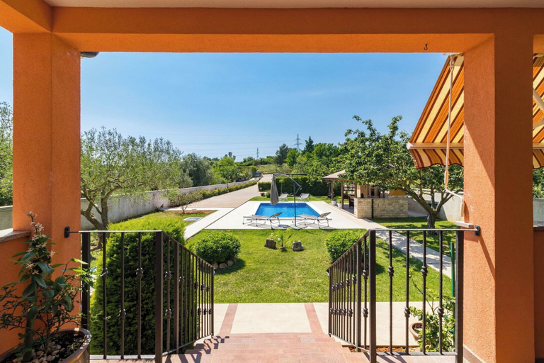 Pool 4, Lovely Family Bungalow With Private Pool, Pula