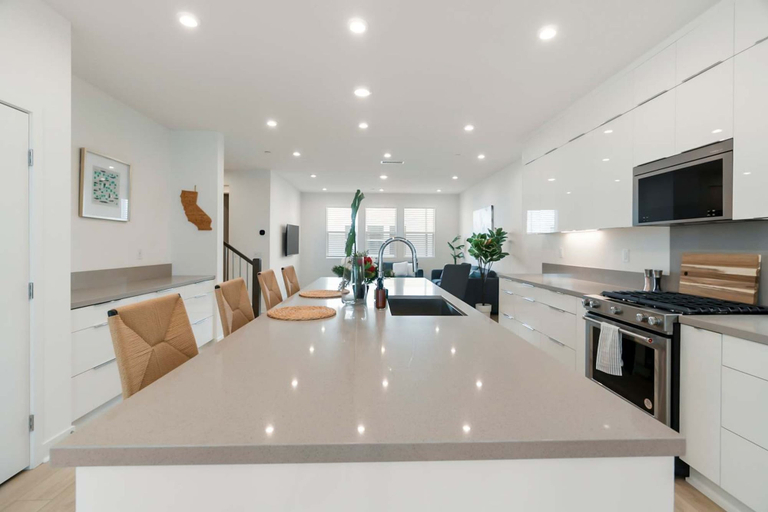 Room 3, Newly Constructed 4 Bedroom, San Diego