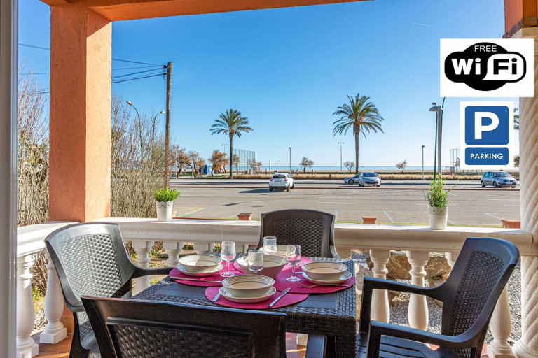 Balcony 4, Stylish Beachfront Apartment in Ampuriabrava, Girona