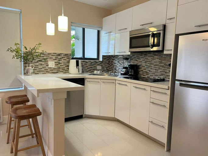 Room 3, Open-concept Urban Stay, Broward