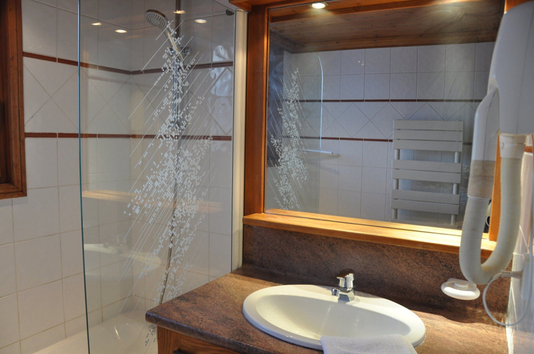 Bathroom, Mountain Retreat for 6 Guests, Isère