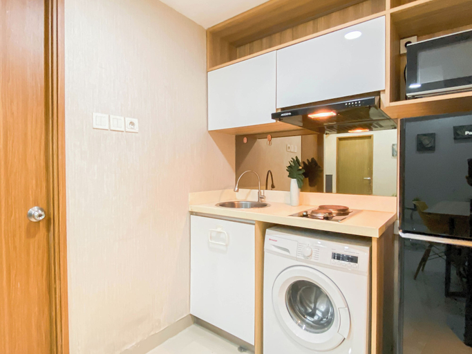 Private kitchen 3, Modern And Homey 1Br Apartment Oasis Cikarang, Cikarang