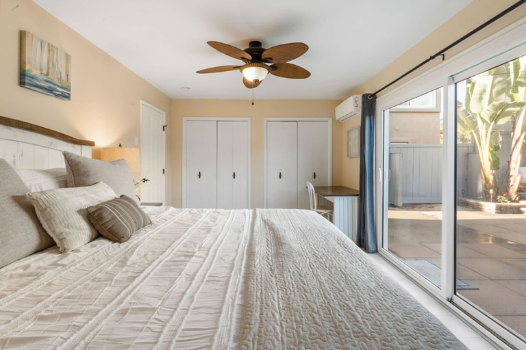 Room 5, Beachfront Home In Carlsbad - Remodeled, San Diego