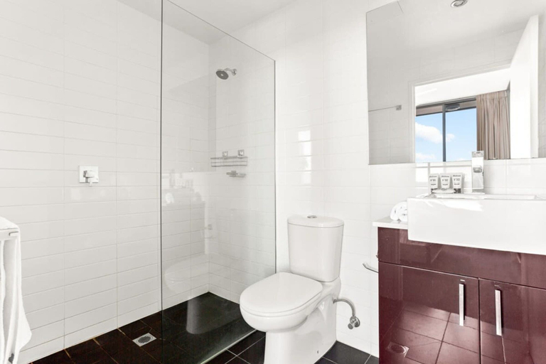 Bathroom 5, Spacious 2-bed With Two Balconies With City Views, Sydney