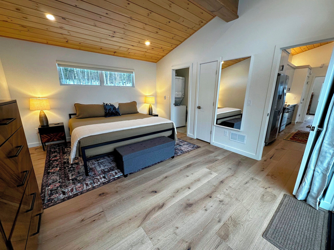 Interior 2, 1B Birch House, Grafton