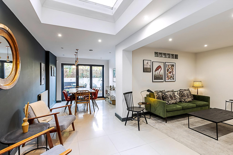 Others 5, Stylish Shepherd's Bush Flat With Patio, London