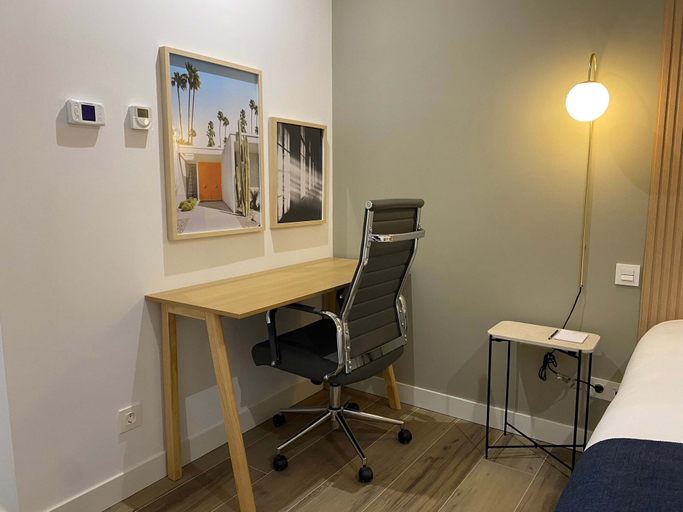Room 2, w Stylish 2BR w Sunny Terrace in Chueca, Madrid